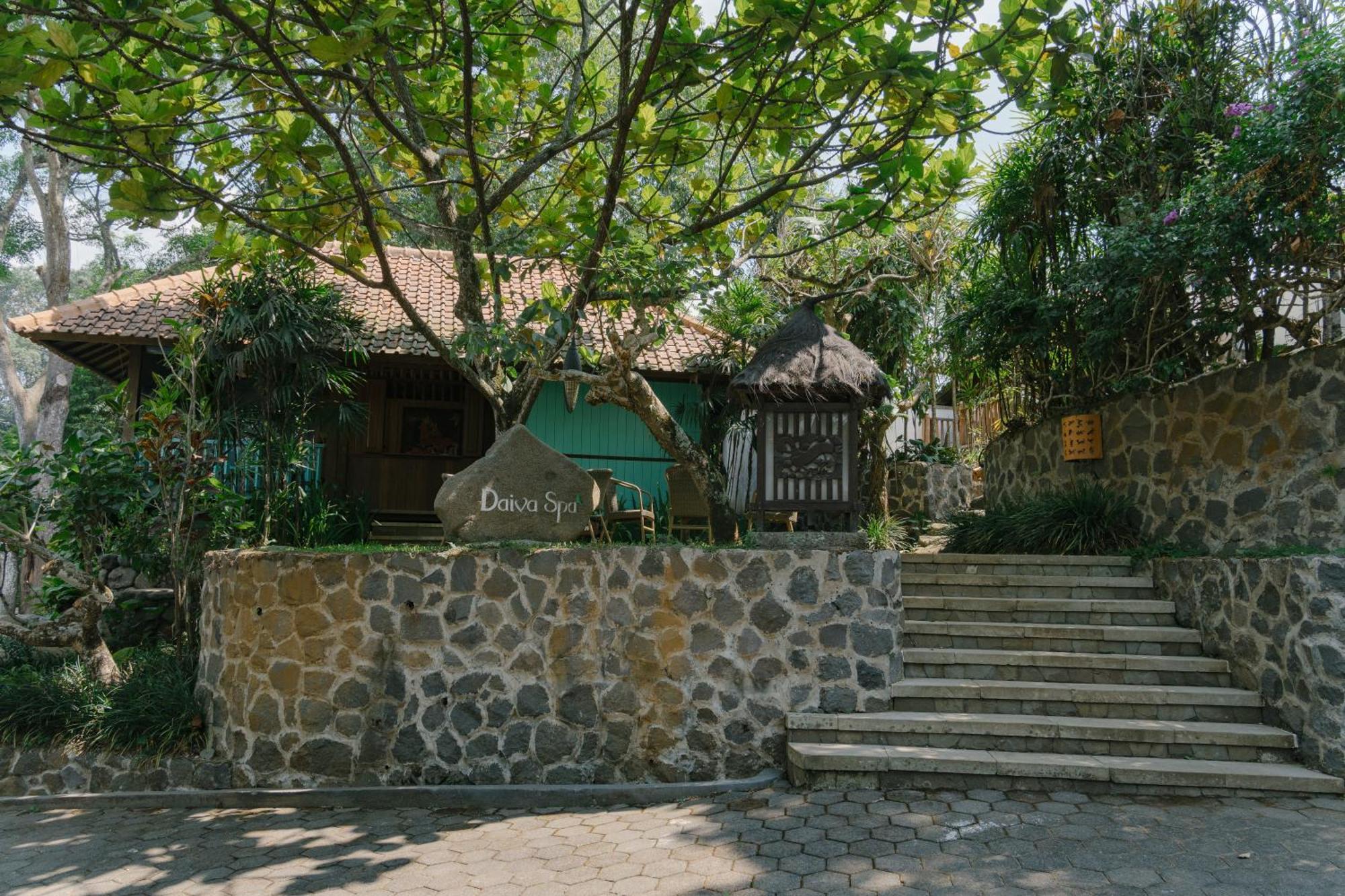 Novus Giri Resort & Spa Puncak Exterior foto
